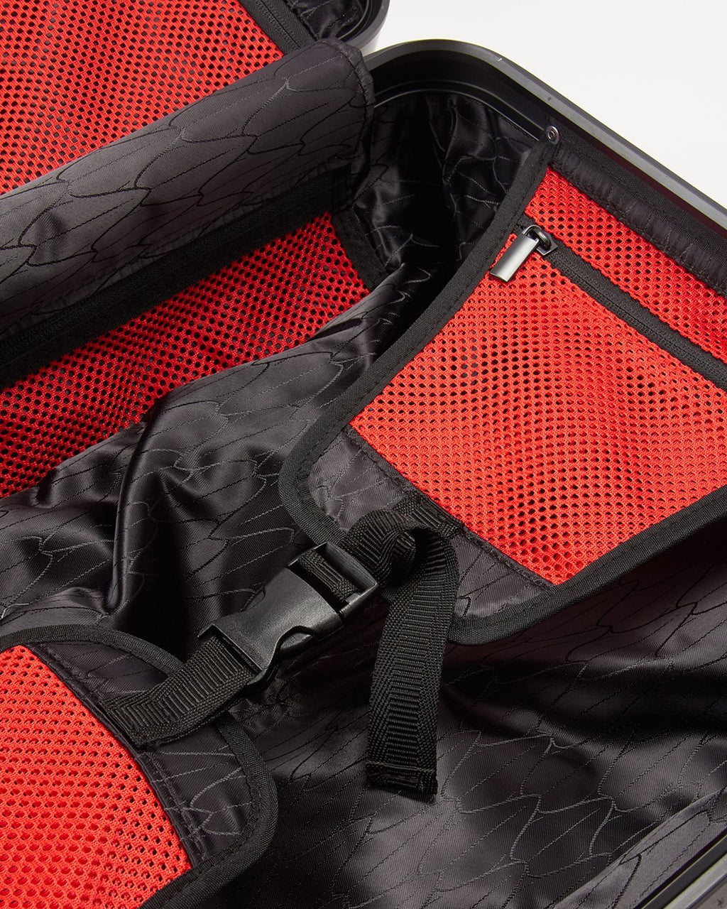 3AM SHARKNAUTICS 29.5? FULL-SIZE LUGGAGE