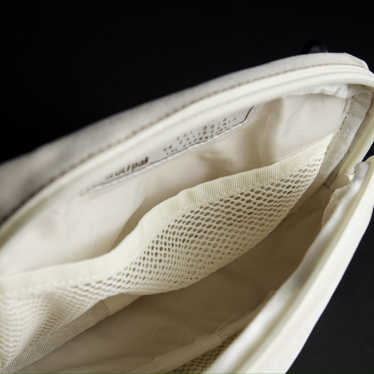 1.5L Crossbody Pack Vanilla