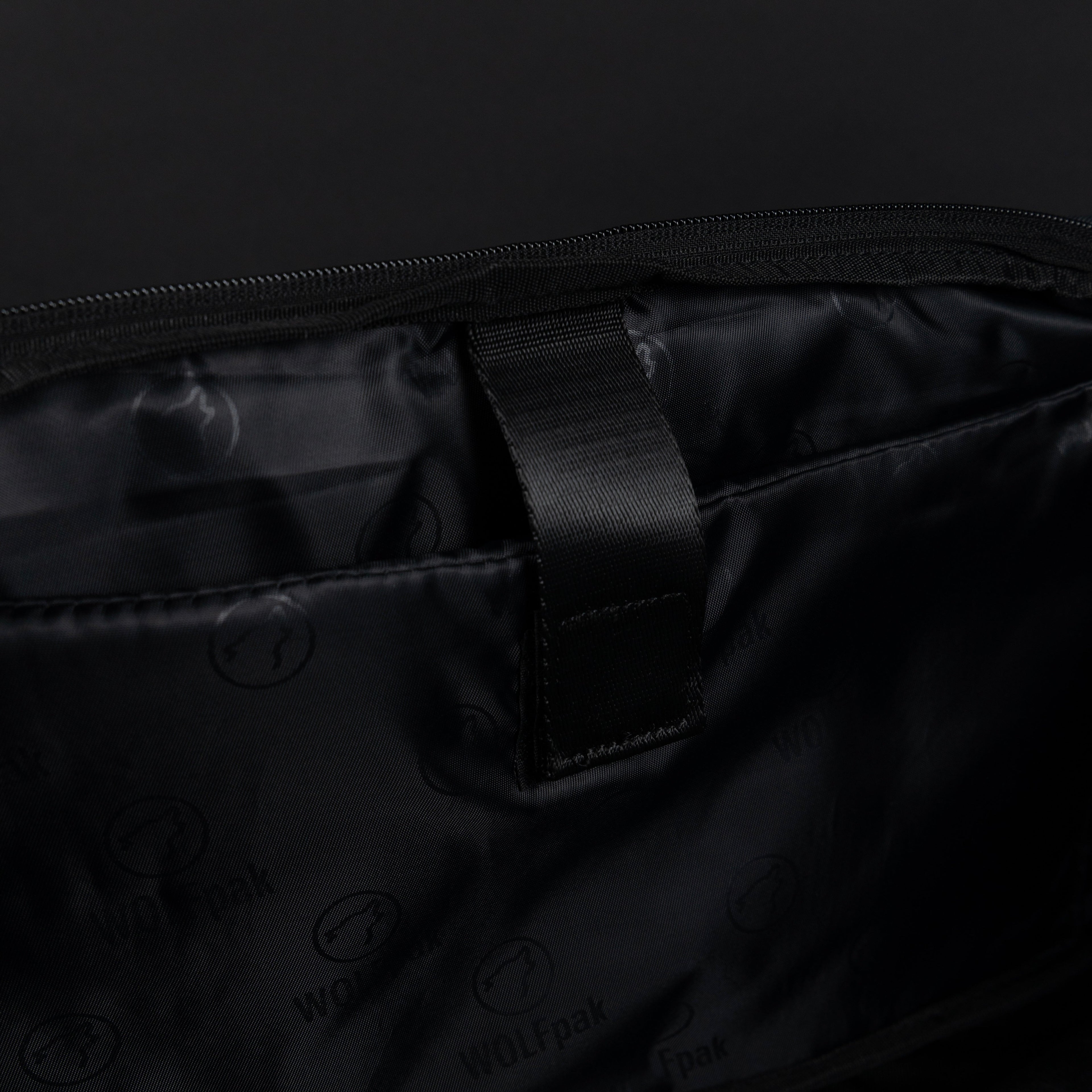 30L Perfect Duffle Bag Black Hearts