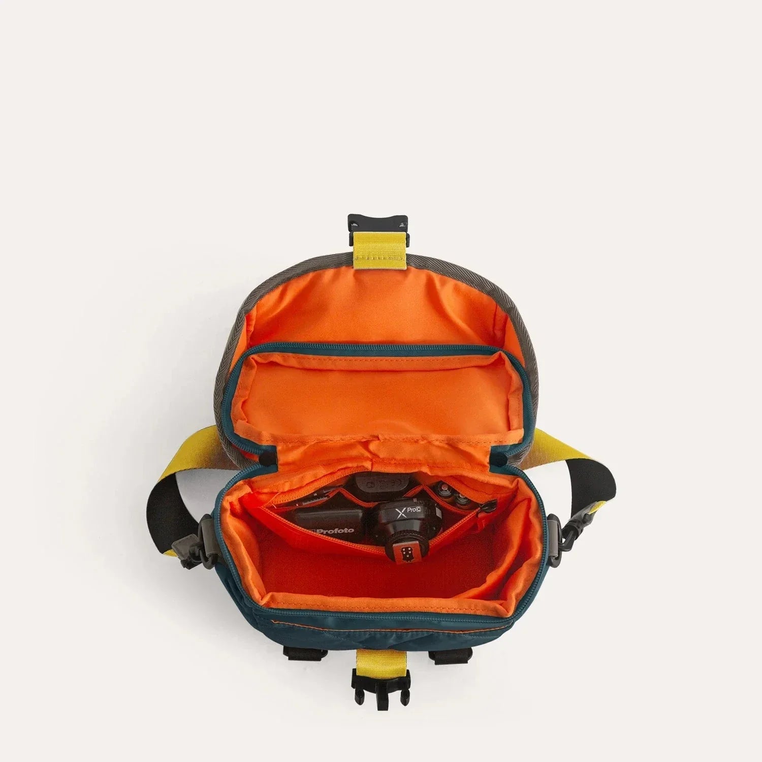 (FREE GIFT) Paz 4L Camera Sling